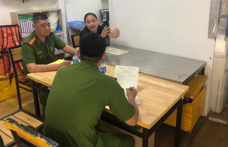 CAP Phú Thượng tuyên truyền, ký cam kết người dân thực hiện kinh doanh văn minh đô thị CAP Phú Thượng tuyên truyền, ký cam kết người dân thực hiện kinh doanh văn minh đô thị