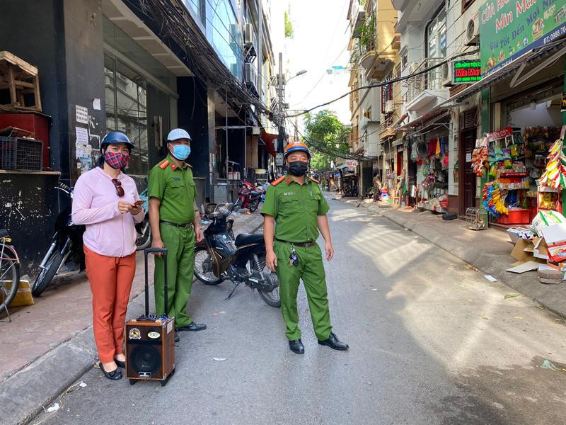 Lực lượng Cảnh sát PCCC tuyên truyền an toàn PCCC cho người dân tại địa bàn Lực lượng Cảnh sát PCCC tuyên truyền an toàn PCCC cho người dân tại địa bàn