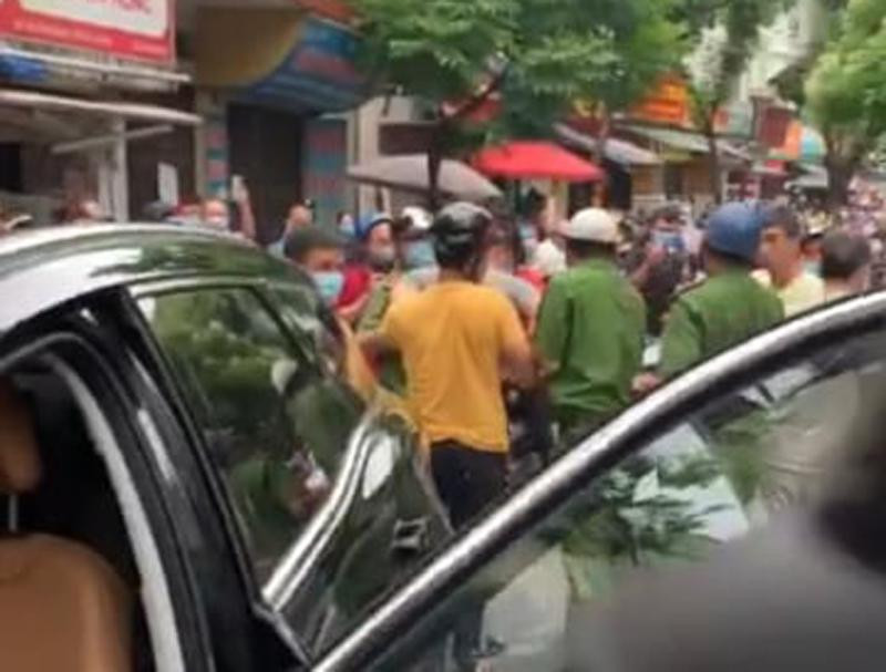 Cơ quan Công an kịp thời xử lý vụ TNGT, phân luồng, tránh ùn tắc trên phố Thụy Khuê