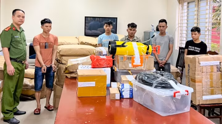 Công an Hà Nội triệt phá đường dây ma túy ngụy trang trong vỏ bọc nước tăng cường sinh lực