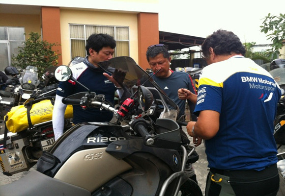 Đoàn mô tô caravan Thái Lan bị chặn, xử lý vì vi phạm an toàn giao thông ảnh 6