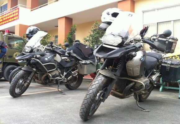 Đoàn mô tô caravan Thái Lan bị chặn, xử lý vì vi phạm an toàn giao thông ảnh 2