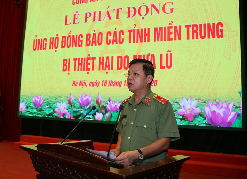 Thiếu tướng Đào Thanh Hải, phát biểu tại Lễ phát động ủng hộ đồng bào bị ảnh hưởng do thiên tai ở miền Trung Thiếu tướng Đào Thanh Hải, phát biểu tại Lễ phát động ủng hộ đồng bào bị ảnh hưởng do thiên tai ở miền Trung