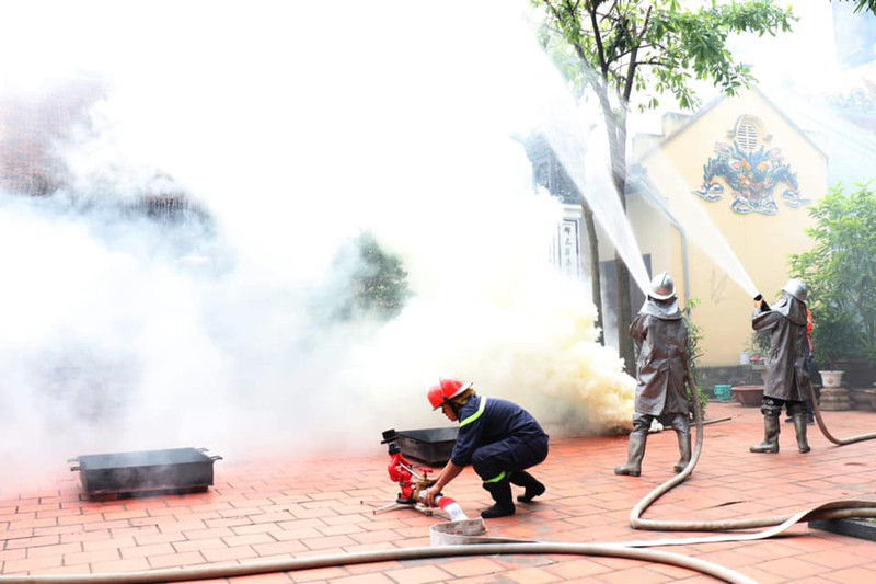 Diễn tập phương án PCCC và CNCH có sự phối hợp của nhiều lực lượng Diễn tập phương án PCCC và CNCH có sự phối hợp của nhiều lực lượng