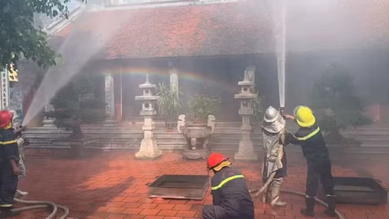 Lực lượng chữa cháy chuyên nghiệp khống chế đám cháy giả định