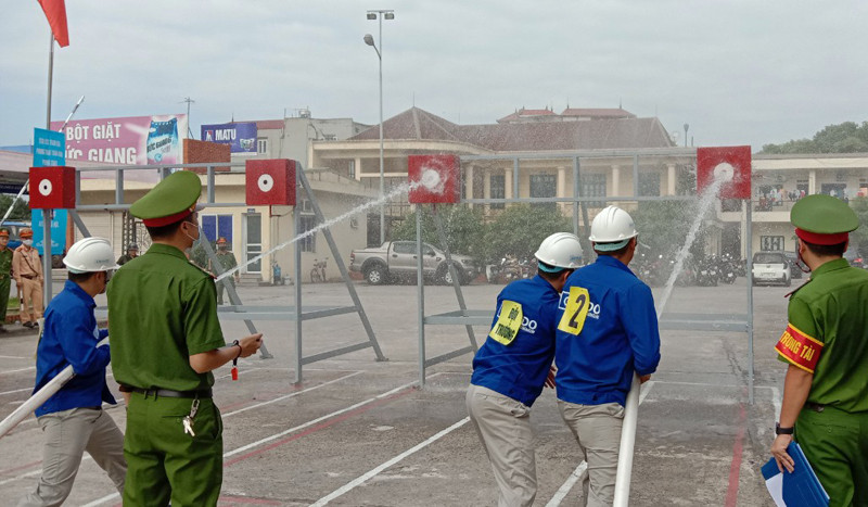 Phun tiêu điểm là nội dung chữa cháy quan trọng để khống chế nhanh đám cháy xảy ra