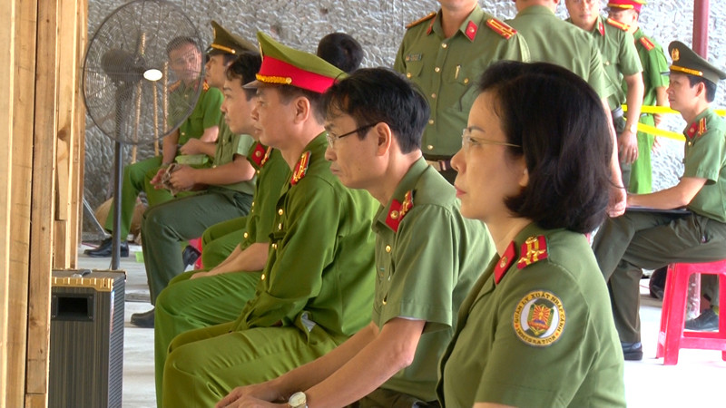 Giải bắn súng Báo An ninh Thủ đô năm 2020 có sự tham gia của 247 đồng chí trong đó có 117 nam và 88 nữ của 59 đơn vị trong Công an thành phố