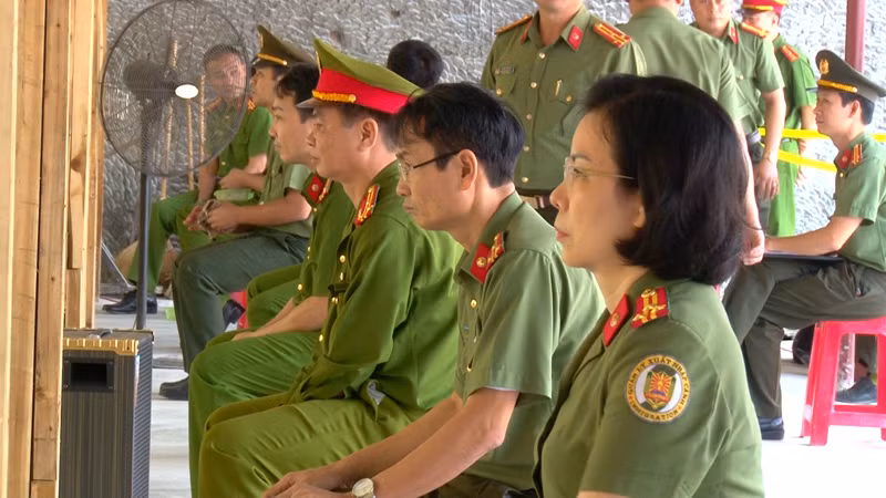 Giải bắn súng Báo An ninh Thủ đô năm 2020 có sự tham gia của 247 đồng chí trong đó có 117 nam và 88 nữ của 59 đơn vị trong Công an thành phố