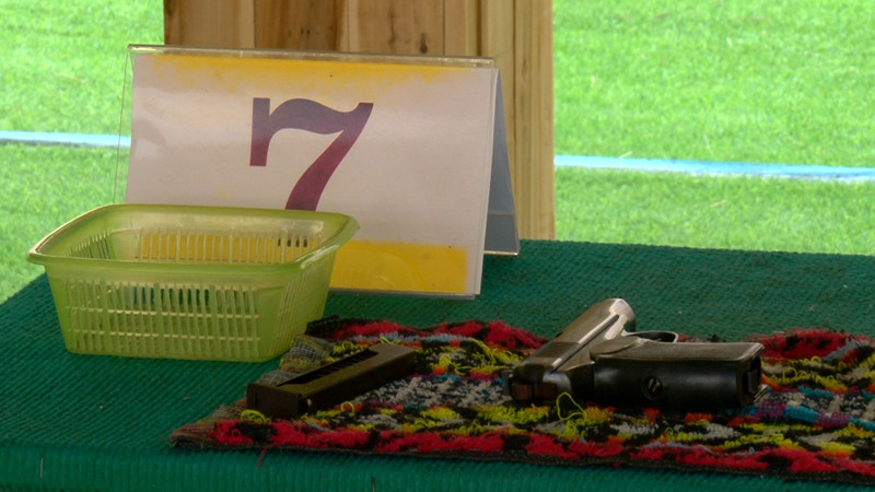 Với các nội dung thi bắn chậm, bắn nhanh các đội hình gần 300 chỉ huy, cán bộ tham gia.