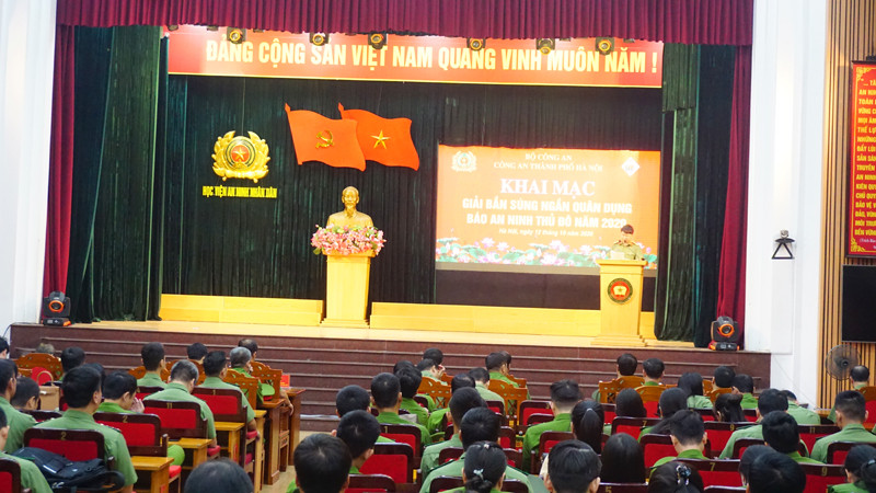 Thượng tá Nguyễn Đăng Vinh, Phó trưởng phòng Công tác Đảng, công tác chính trị - CATP Hà Nội phát biểu tại giải Bắn súng ngắn quân dụng Báo An ninh Thủ đô năm 2020