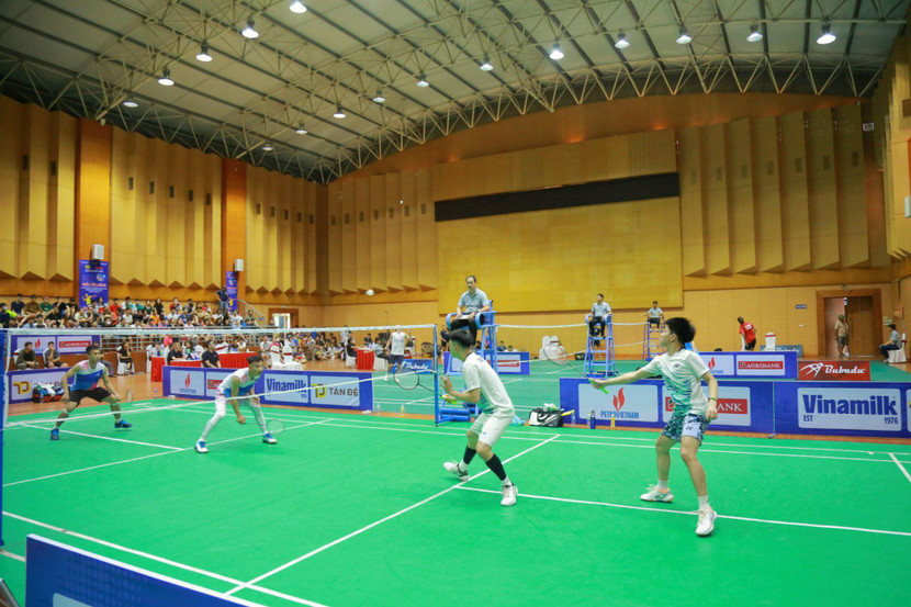 Với tinh thần nhiệt huyết, cao thượng, trung thực và đoàn kết, các đội đã cống hiến cho giải những trận đấu đẹp mắt và đầy tính chuyên nghiệp Với tinh thần nhiệt huyết, cao thượng, trung thực và đoàn kết, các đội đã cống hiến cho giải những trận đấu đẹp mắt và đầy tính chuyên nghiệp