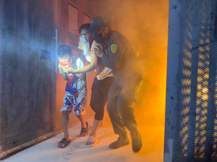 Lực lượng tại chỗ đã nhanh chónhg tìm kiếm cứu nạn, hướng dẫn nạn nhân ra nơi an toàn