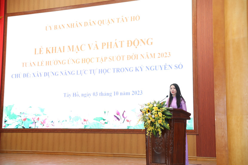 Đồng chí Bùi Thị Lan Phương phát biểu tại Lễ khai mạc Đồng chí Bùi Thị Lan Phương phát biểu tại Lễ khai mạc