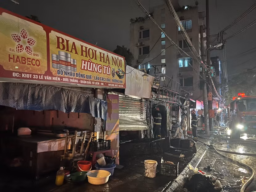 Lực lượng chữa cháy nhanh chóng xử lý cháy lan Lực lượng chữa cháy nhanh chóng xử lý cháy lan