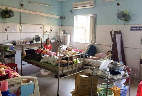 170 công nhân nhập viện cấp cứu sau khi ăn cơm hộp ảnh 1