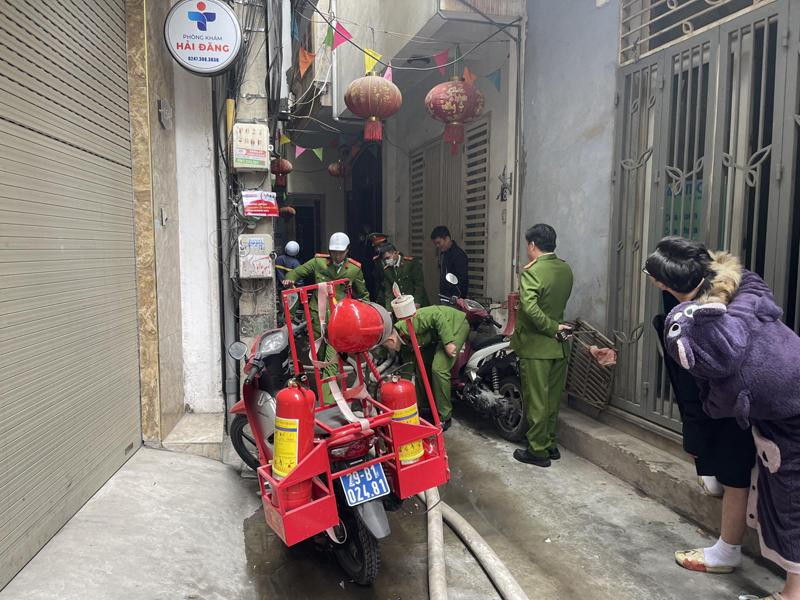 CAQ Thanh Xuân nhanh chóng xử lý đám cháy trong ngõ ngỏ CAQ Thanh Xuân nhanh chóng xử lý đám cháy trong ngõ ngỏ