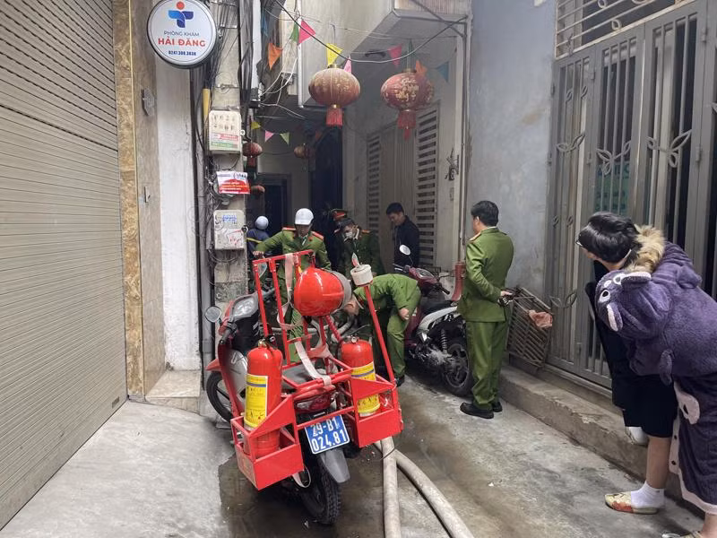 CAQ Thanh Xuân nhanh chóng xử lý đám cháy trong ngõ ngỏ