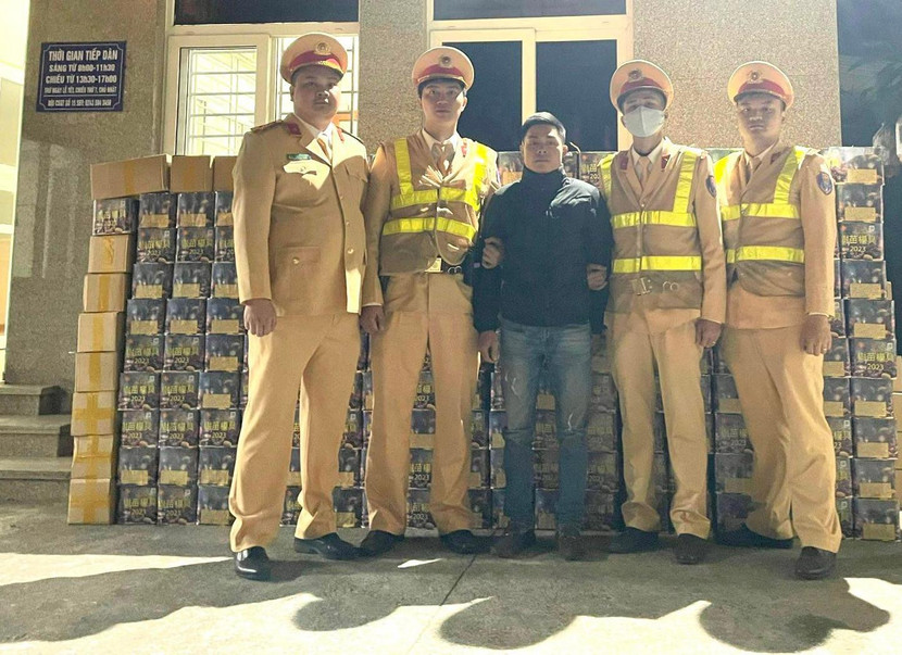 Tổ công tác đã yêu cầu lái xe đưa phương tiện về trụ sở Đội CSGT số 1 để lập biên bản, phục vụ công tác điều tra, xử lý