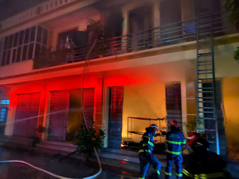 Cảnh sát PCCC và CNCH tiếp cận hiện trường tìm kiếm cứu nạn Cảnh sát PCCC và CNCH tiếp cận hiện trường tìm kiếm cứu nạn