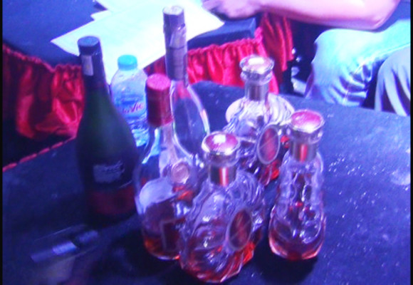 Diễn biến mới nhất vụ đột kích vũ trường 02 Gold Club ảnh 6