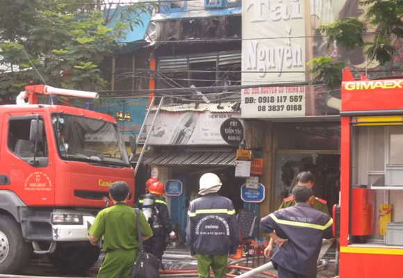 Cháy lớn tại trung tâm TPHCM ảnh 5