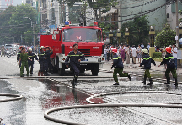 Cháy lớn tại trung tâm TPHCM ảnh 4
