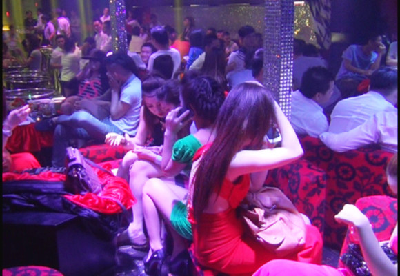 Diễn biến mới nhất vụ đột kích vũ trường 02 Gold Club ảnh 7