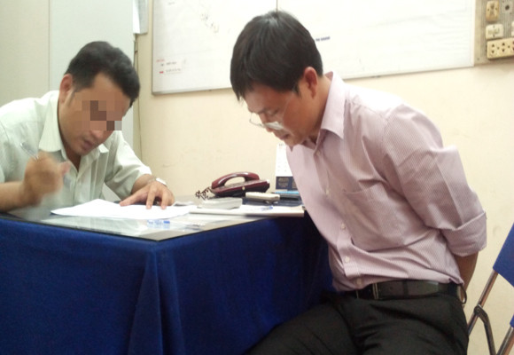 Bắt quả tang cán bộ Chi cục thuế ở TP.HCM nhận hối lộ ảnh 1