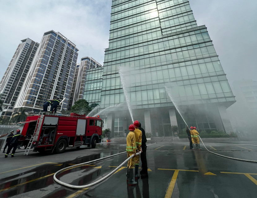 CAQ Tây Hồ thực tập phương án chữa cháy, cứu nạn tại tòa nhà Công Nghệ Cao Bưu Chính Viễn Thông - Tổng công ty dịch vụ viễn thông CAQ Tây Hồ thực tập phương án chữa cháy, cứu nạn tại tòa nhà Công Nghệ Cao Bưu Chính Viễn Thông - Tổng công ty dịch vụ viễn thông