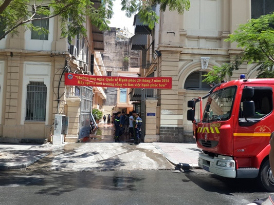 Chưa đầy 1 giờ, xảy ra 2 vụ cháy ở trung tâm TP.HCM ảnh 2