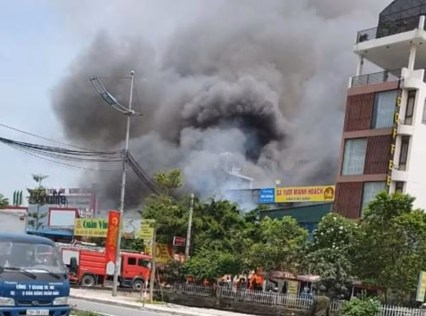 Cảnh sát PCCC và CNCH - CAH Thường Tín kịp thời dập tắt đám cháy Cảnh sát PCCC và CNCH - CAH Thường Tín kịp thời dập tắt đám cháy