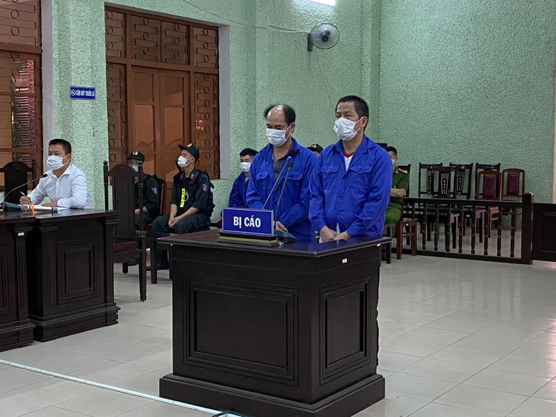 Hai bị cáo tại phiên tòa Hai bị cáo tại phiên tòa