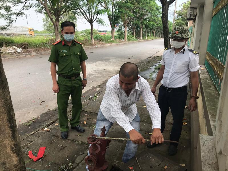 Lực lượng Cảnh sát PCCC và CNCH - Công an huyện Thường Tín kiểm tra các trụ nước trong cụm công nghiệp, làng nghề Lực lượng Cảnh sát PCCC và CNCH - Công an huyện Thường Tín kiểm tra các trụ nước trong cụm công nghiệp, làng nghề