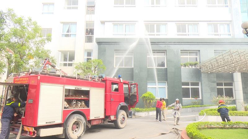 Lực lượng Cảnh sát PCCC và CNCH - CAH Thường Tín diễn tập PCCC và CNCH với nhiều lực lượng tham gia Lực lượng Cảnh sát PCCC và CNCH - CAH Thường Tín diễn tập PCCC và CNCH với nhiều lực lượng tham gia