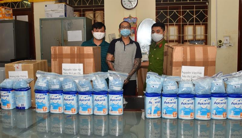 Đối tượng Hoàng Hữu Thành cùng tang vật vụ án Đối tượng Hoàng Hữu Thành cùng tang vật vụ án