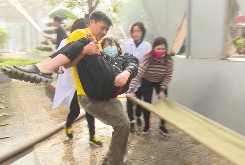 Lực lượng Cảnh sát PCCC và CNCH - CAH Thường Tín diễn tập phương án chữa cháy, cứu người Lực lượng Cảnh sát PCCC và CNCH - CAH Thường Tín diễn tập phương án chữa cháy, cứu người