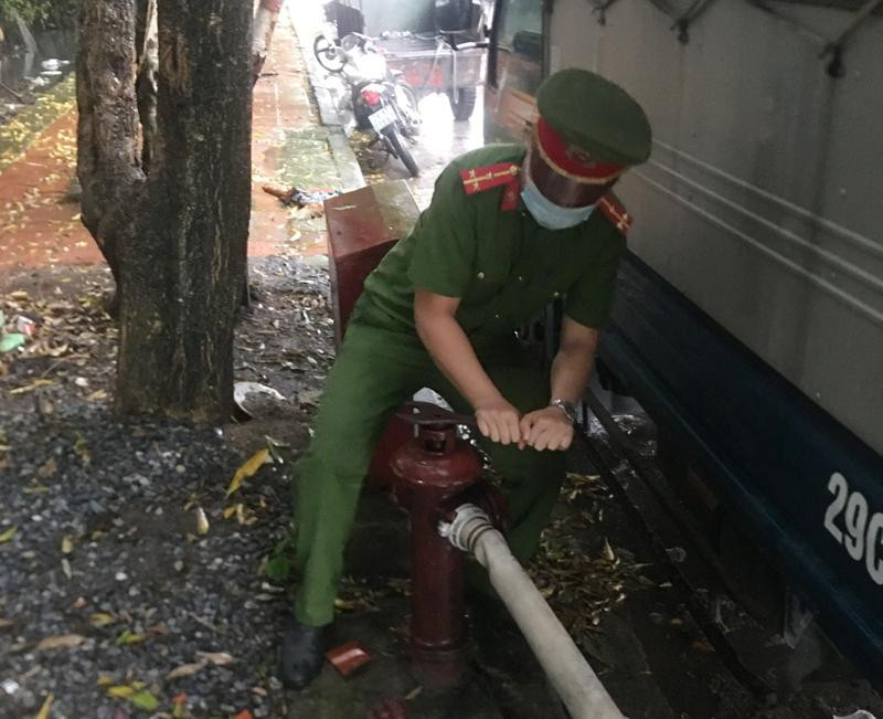 Đội Cảnh sát PCCC và CNCH - CAH Thường Tín kiểm tra, thử áp lực đường nước tại cụm công nghiệp, làng nghề trên địa bàn Đội Cảnh sát PCCC và CNCH - CAH Thường Tín kiểm tra, thử áp lực đường nước tại cụm công nghiệp, làng nghề trên địa bàn