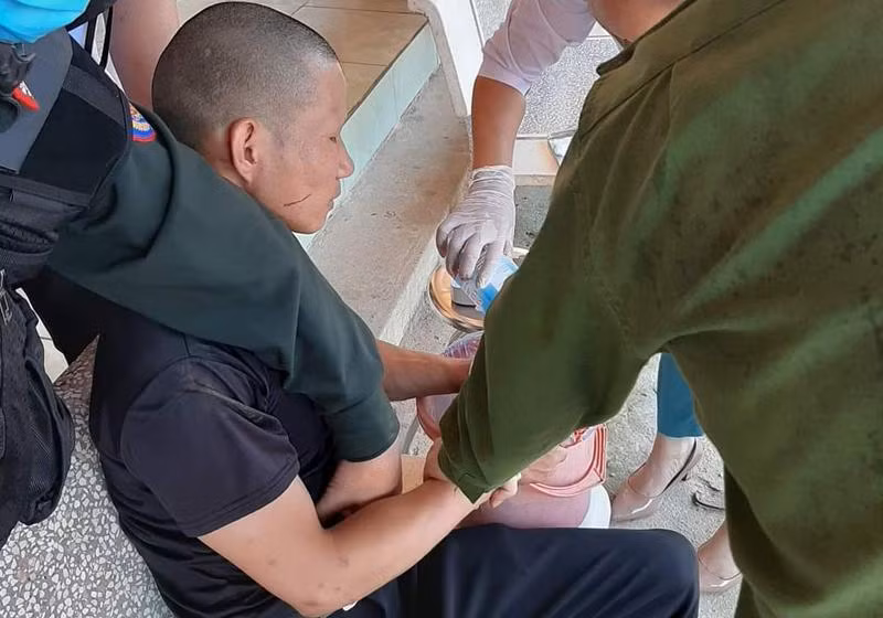 Lực lượng Công an khống chế đối tượng Hùng