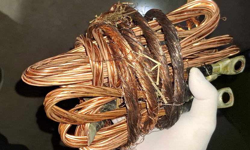 Cuộn cáp đồng tại hiện trường