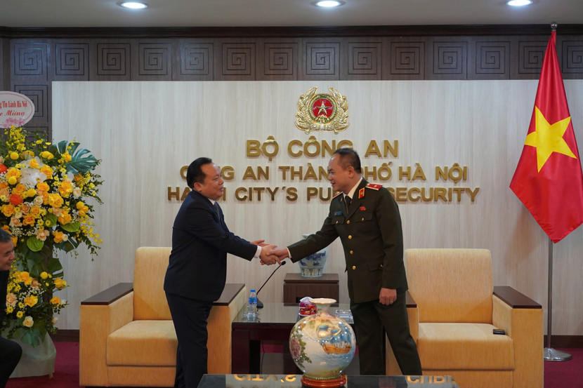 Mục sư Bùi Văn Sản cảm ơn những tình cảm tốt đẹp mà lãnh đạo CATP và cán bộ, chiến sĩ dành cho cộng đồng tôn giáo thời gian qua Mục sư Bùi Văn Sản cảm ơn những tình cảm tốt đẹp mà lãnh đạo CATP và cán bộ, chiến sĩ dành cho cộng đồng tôn giáo thời gian qua