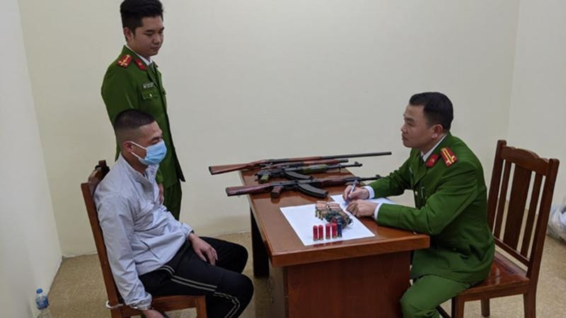 Cơ quan Công an ghi lời khai đối tượng Tiến