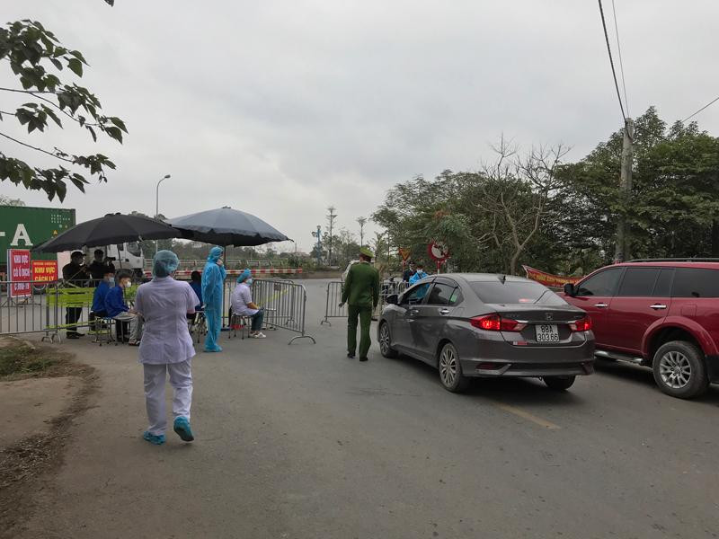 Các chốt kiểm soát khu vực cách ly thôn Bạch Trữ, xã Tiến Thắng