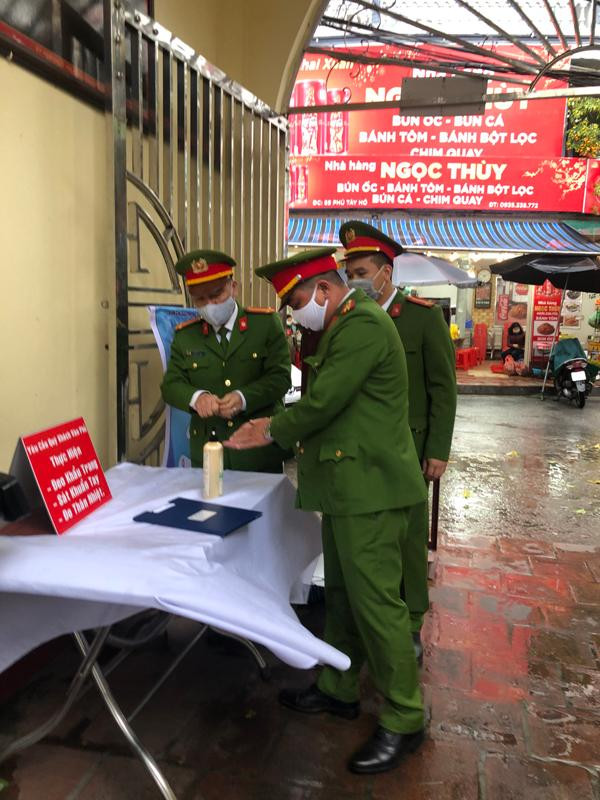 Các điểm cửa vào nơi thờ tự đều có tổ kiểm soát tuyên truyền, nhắc nhở thực hiện phòng chống dịch Covid-19 Các điểm cửa vào nơi thờ tự đều có tổ kiểm soát tuyên truyền, nhắc nhở thực hiện phòng chống dịch Covid-19