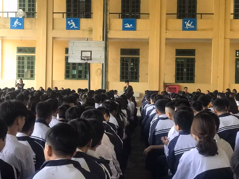 Công an huyện Mê Linh tuyên truyền pháp luật, phòng chống tác hại ma túy cho học sinh trường THPT Tự Lập