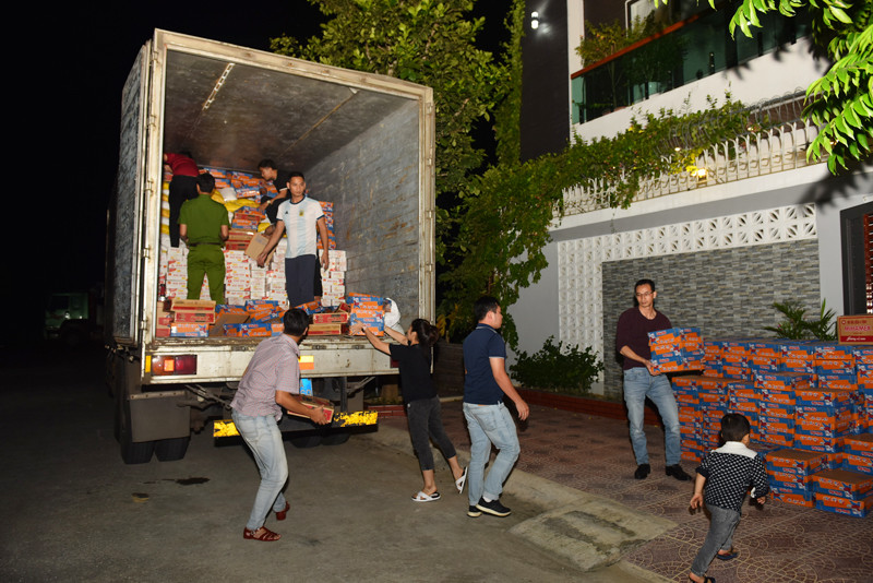 Đoàn Công tác Cục Cảnh sát ĐTTP về ma túy- Bộ Công an chuyển hàng vào đồng bào bị lũ lụt tại Quảng Bình Đoàn Công tác Cục Cảnh sát ĐTTP về ma túy- Bộ Công an chuyển hàng vào đồng bào bị lũ lụt tại Quảng Bình