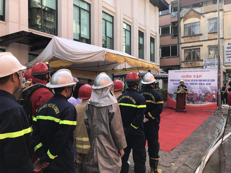 Lực lượng Cảnh sát PCCC và CNCH tham gia diễn tập PCCC và CNCH tại tập thể cũ Phương Mai