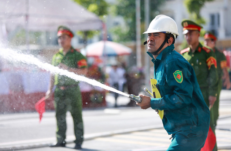 Đội hình máy bơm chữa cháy phun nước tiêu điểm Đội hình máy bơm chữa cháy phun nước tiêu điểm
