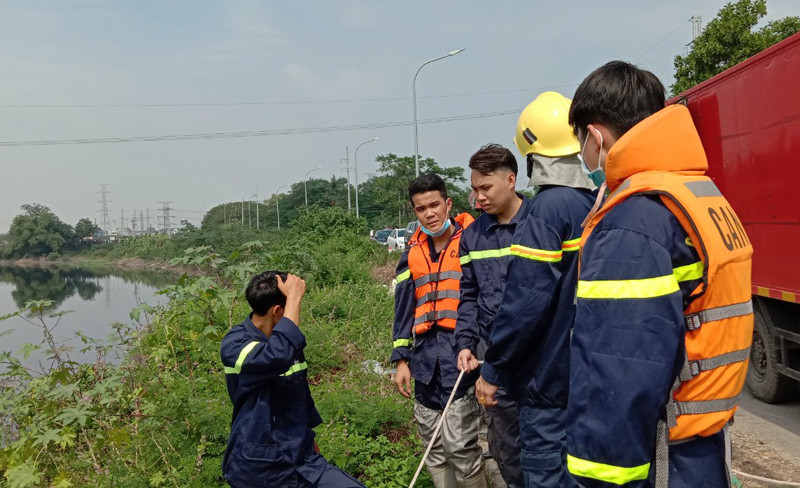 Lực lượng tìm kiếm cứu nạn CAH Thường Tín tìm tung tích nạn nhân Lực lượng tìm kiếm cứu nạn CAH Thường Tín tìm tung tích nạn nhân