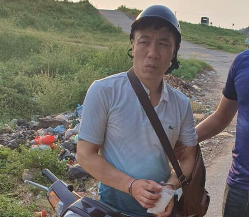 Công an huyện Mê Linh bắt quả tang đối tượng Vũ Mạnh Cường (SN 1978) trú tại huyện Phú Xuyên có hành vi tàng trữ trái phép chất ma tuý.