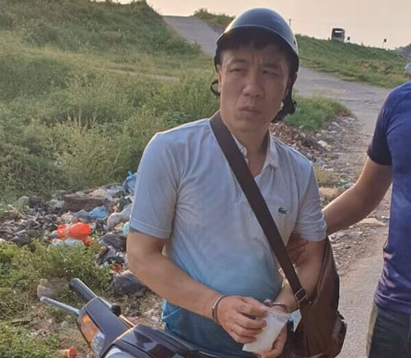 Công an huyện Mê Linh bắt quả tang đối tượng Vũ Mạnh Cường (SN 1978) trú tại huyện Phú Xuyên có hành vi tàng trữ trái phép chất ma tuý.